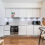 Principe Real Stylish Modern Apt With Ac