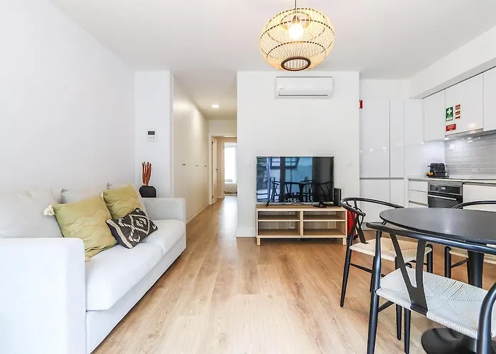 Principe Real Stylish Modern Apt With Ac
